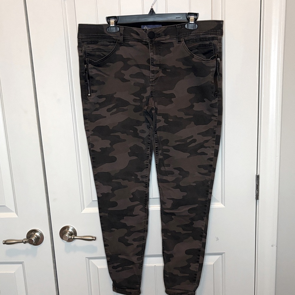Democracy Black and Brown Camo Skinny Jeans